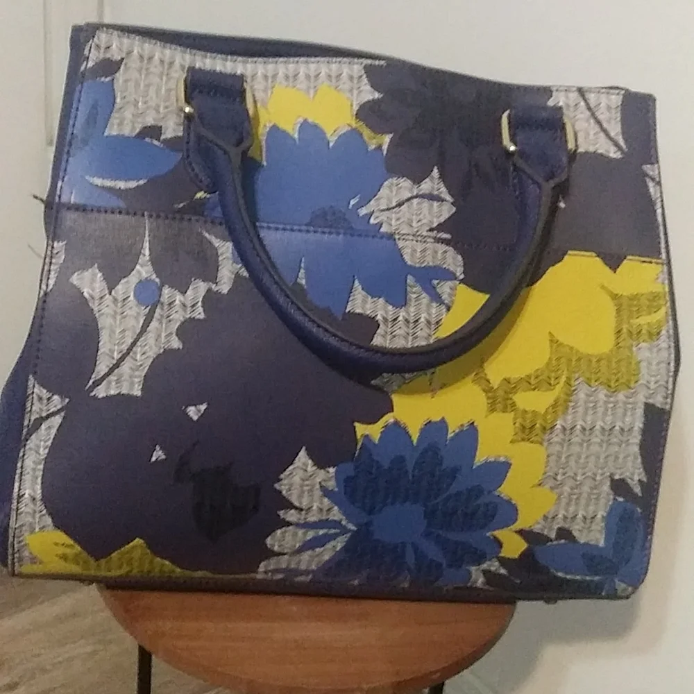 Emma & Sophia Leather Tote - Picture 2 of 5